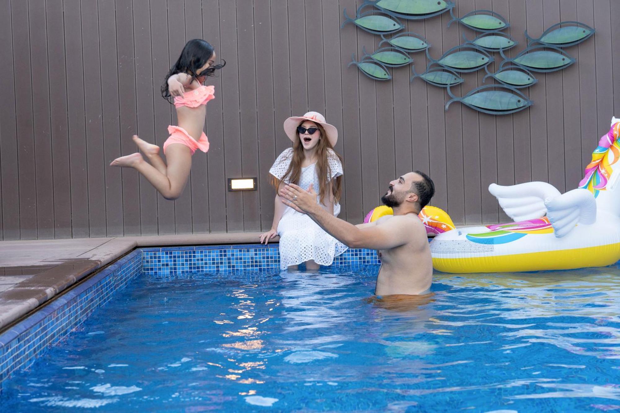 فندق روش ريحان من روتانا الرياض المظهر الخارجي الصورة Swimming pool at the resort
